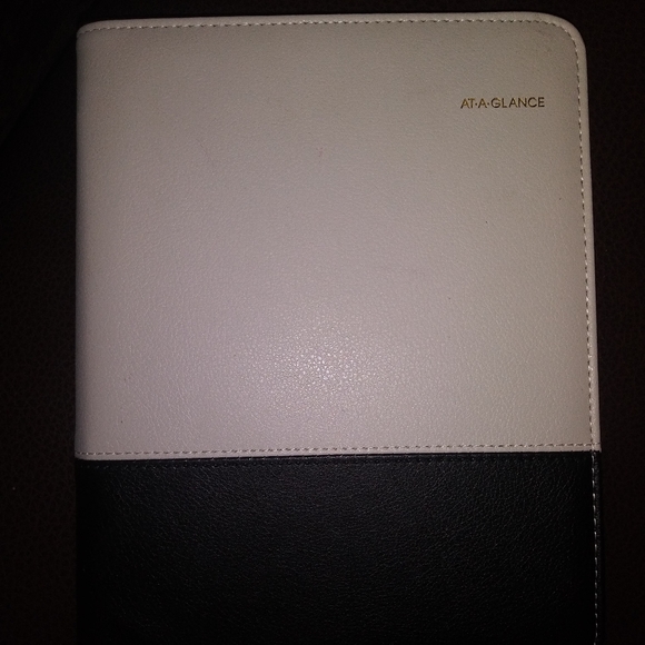 At a glance daytimer - Picture 2 of 5